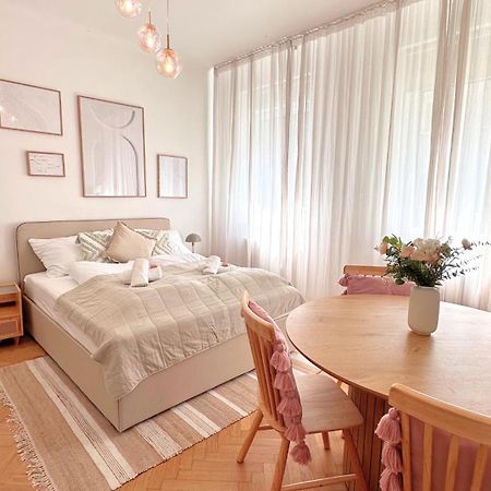 Cozy Apartment In Quiet Location, Fast Train Station 100M Away, Contactless Check-In Viena Exterior foto